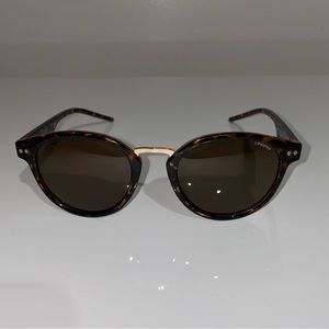 Woman’s Used Polaroid Sunglasses